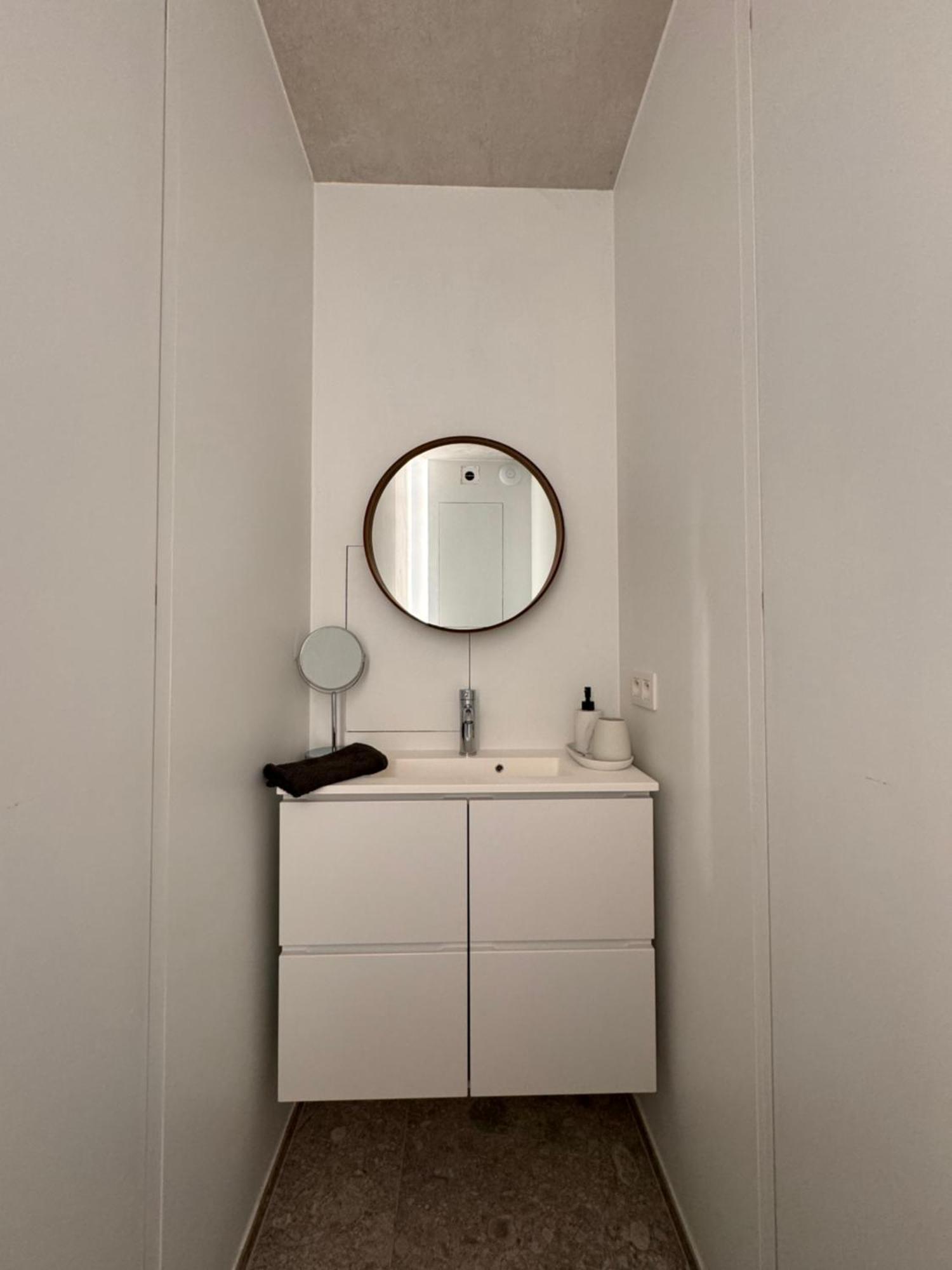 Apartment L'O Reine Of Budgetkamer The Box Sint-Pieters-Leeuw Esterno foto